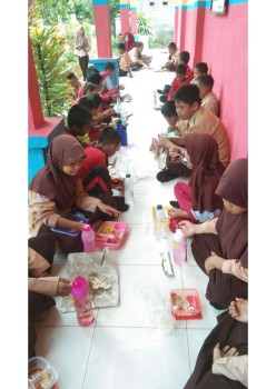 Kegiatan Makan Bersama 